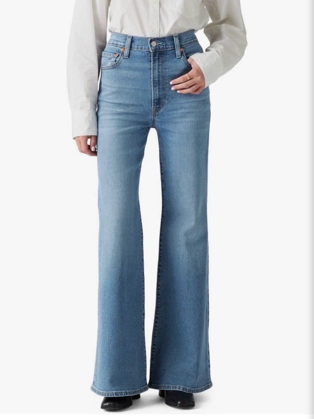 Levi’s Ribcage Bell Jeans
